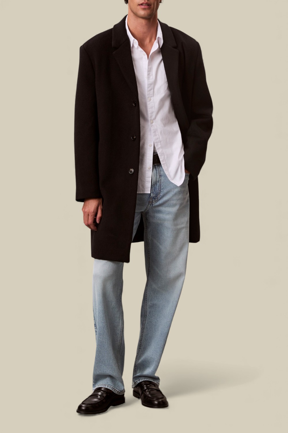 תמונת כל הלוק של מכנסי ג'ינס 90 בגזרה ישרה